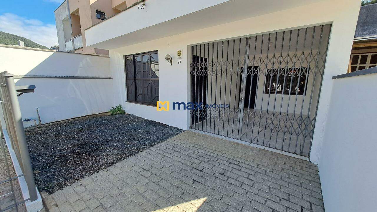 Casa para aluguel no Fazenda: Área Externa Frente