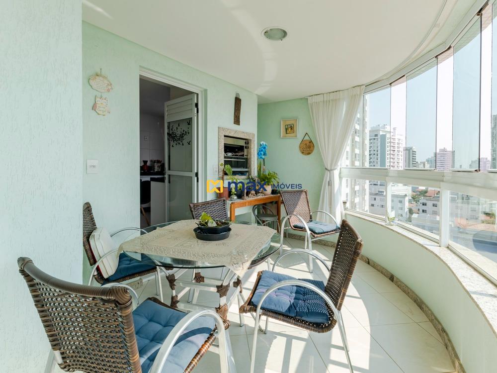 Apartamento à venda no Fazenda: Sacada com churrasqueira