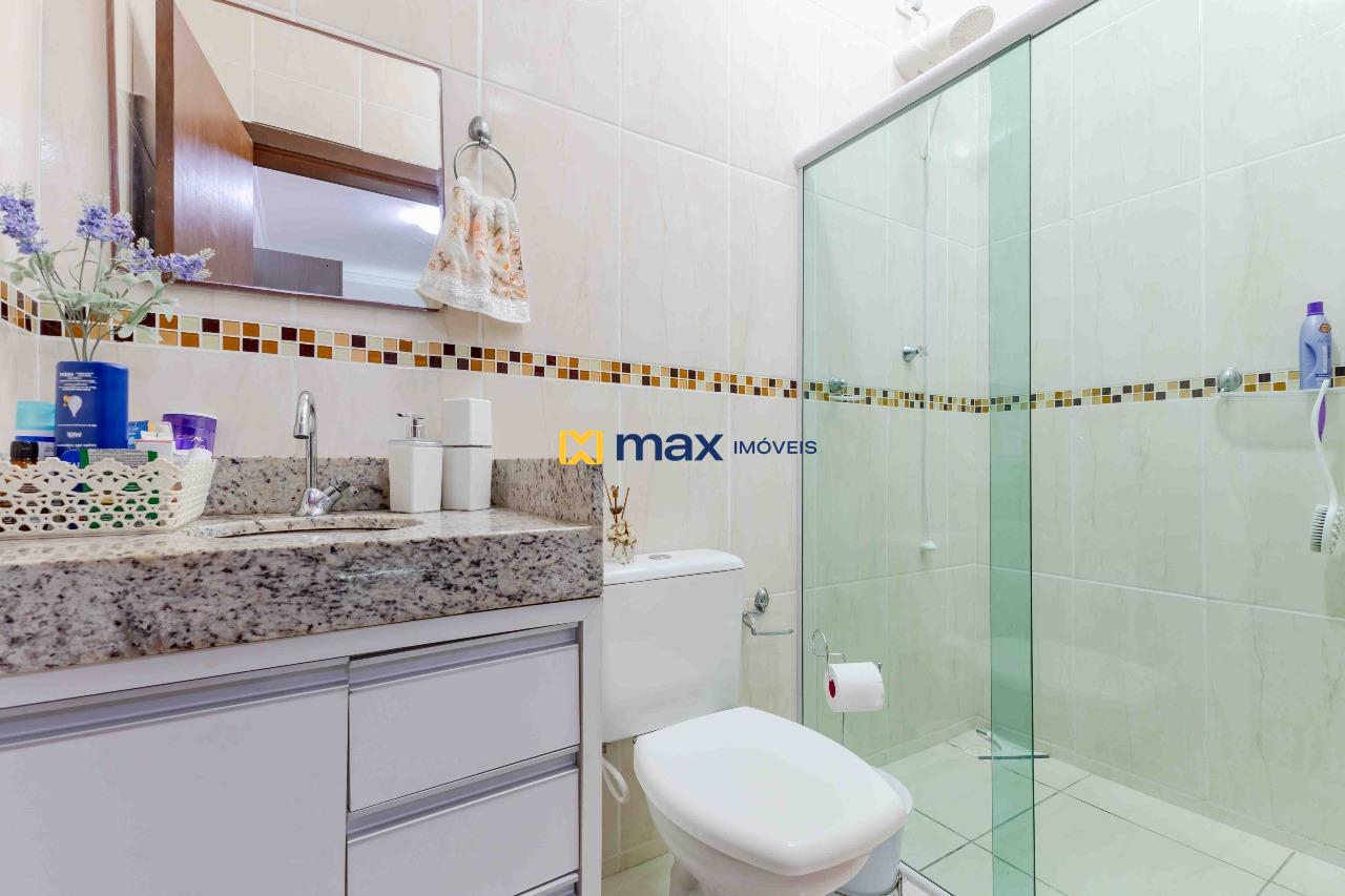 Casa à venda no Centro: BanheiroSuíte (piso superior)