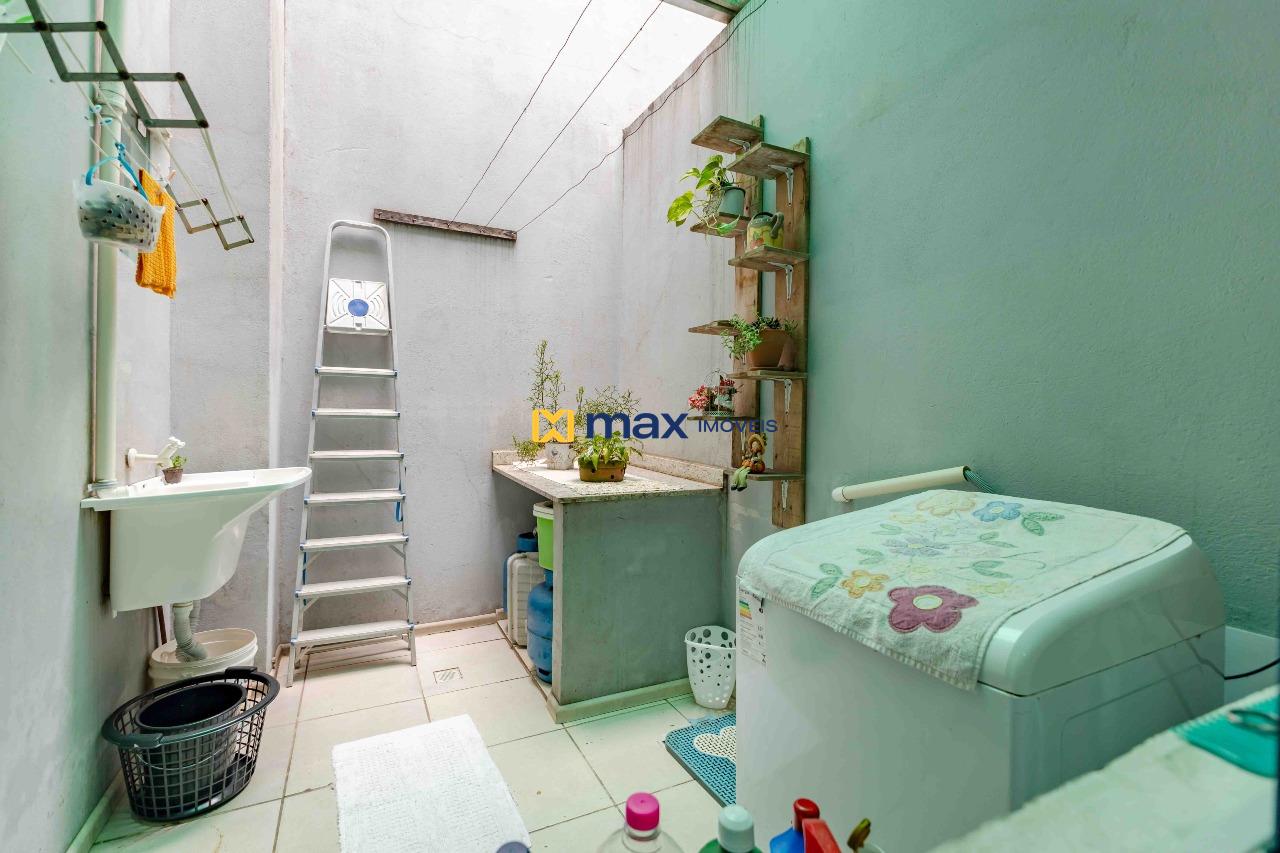 Casa à venda no Centro: Lavanderia Fundos
