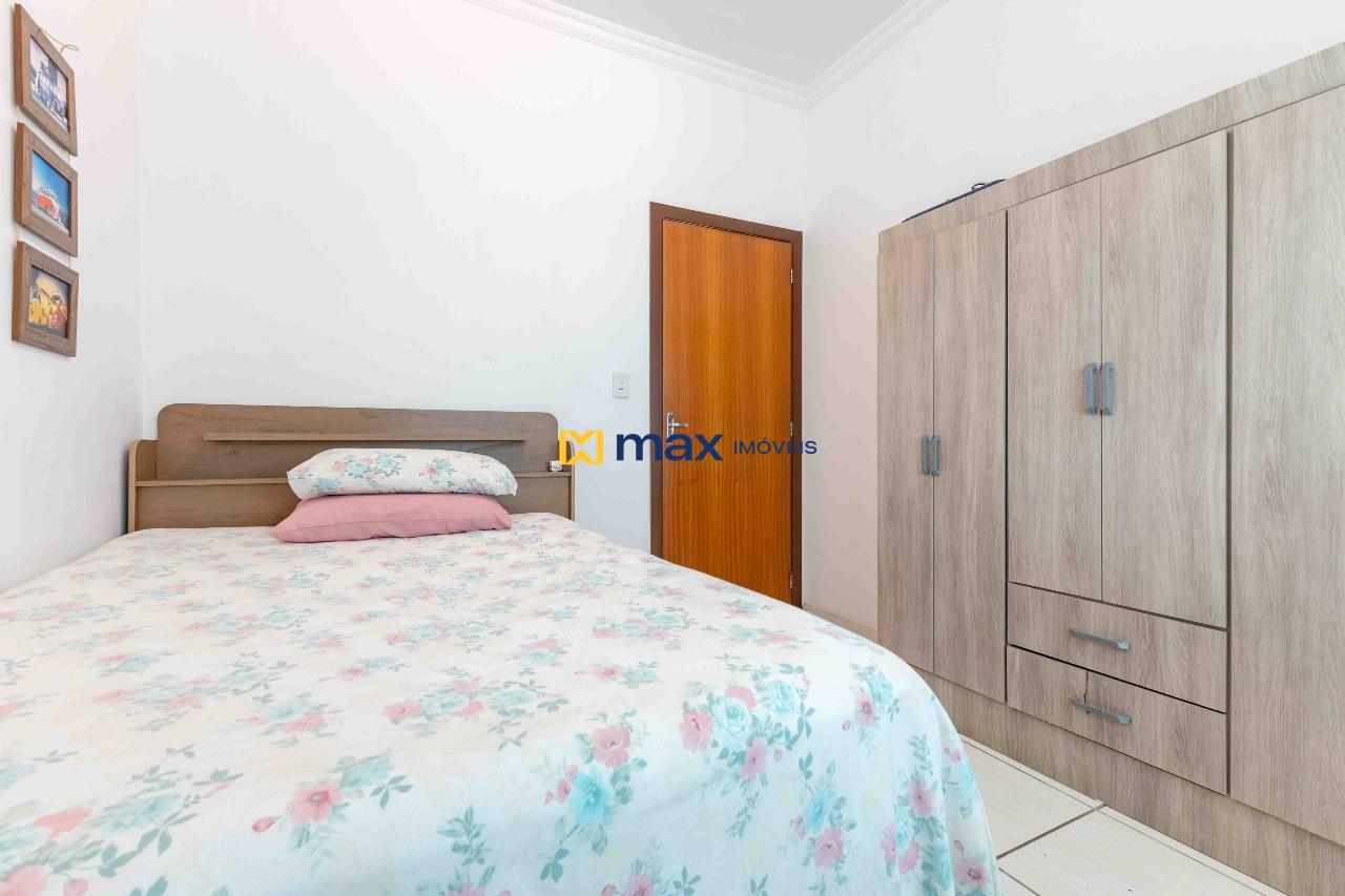 Casa à venda no Centro: Quarto 1 (piso superior)