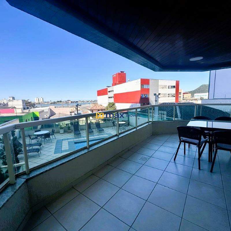 Apartamento à venda no Centro: Sacada