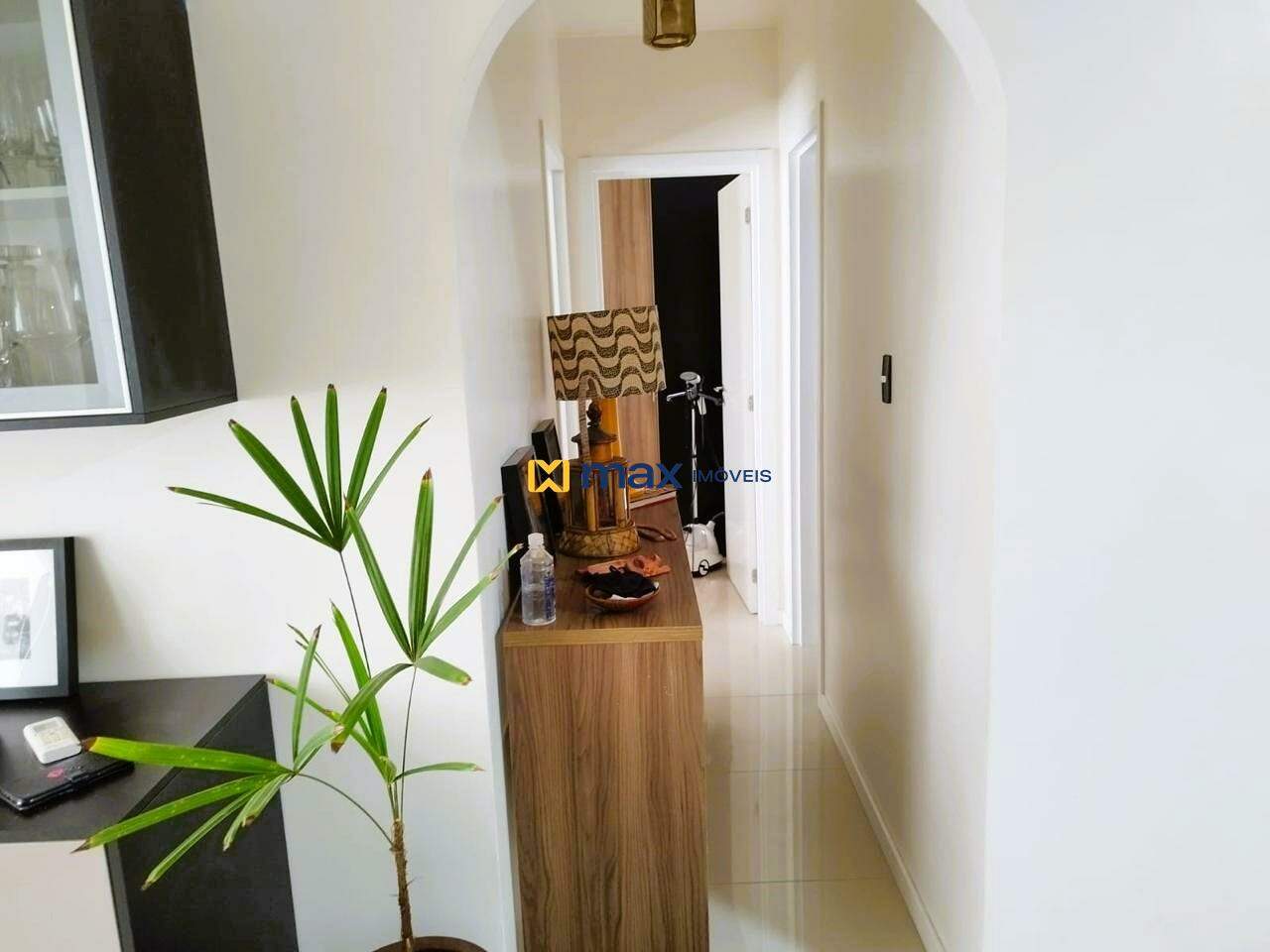 Apartamento à venda no Centro: Corredor de acesso