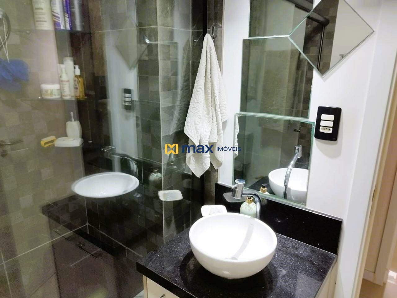 Apartamento à venda no Centro: Banheiro social