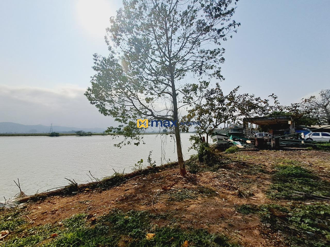 Terreno à venda no Salseiros: Fundos para o Ria Itajai Açu