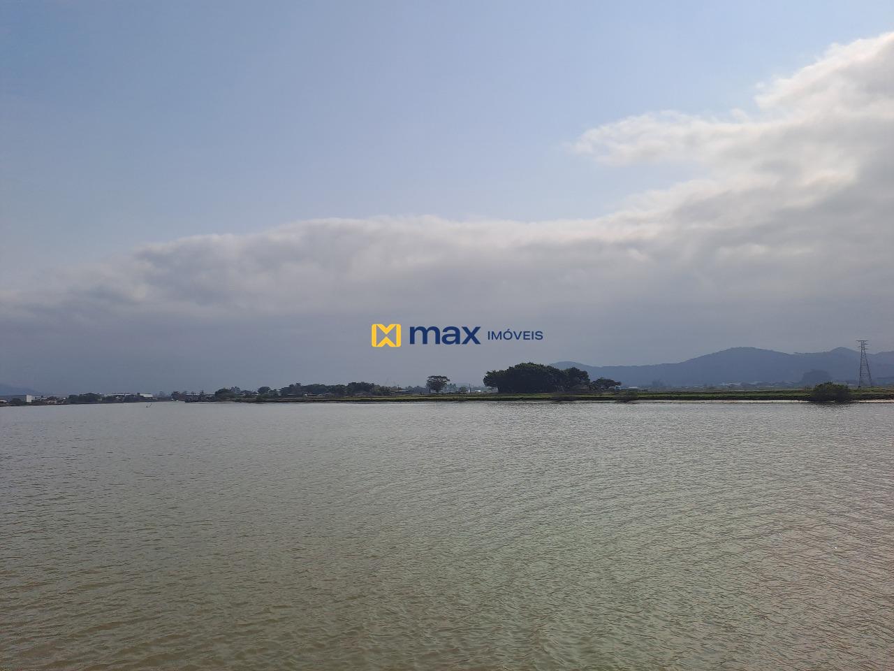 Terreno à venda no Salseiros: Fundos para o Ria Itajai Açu