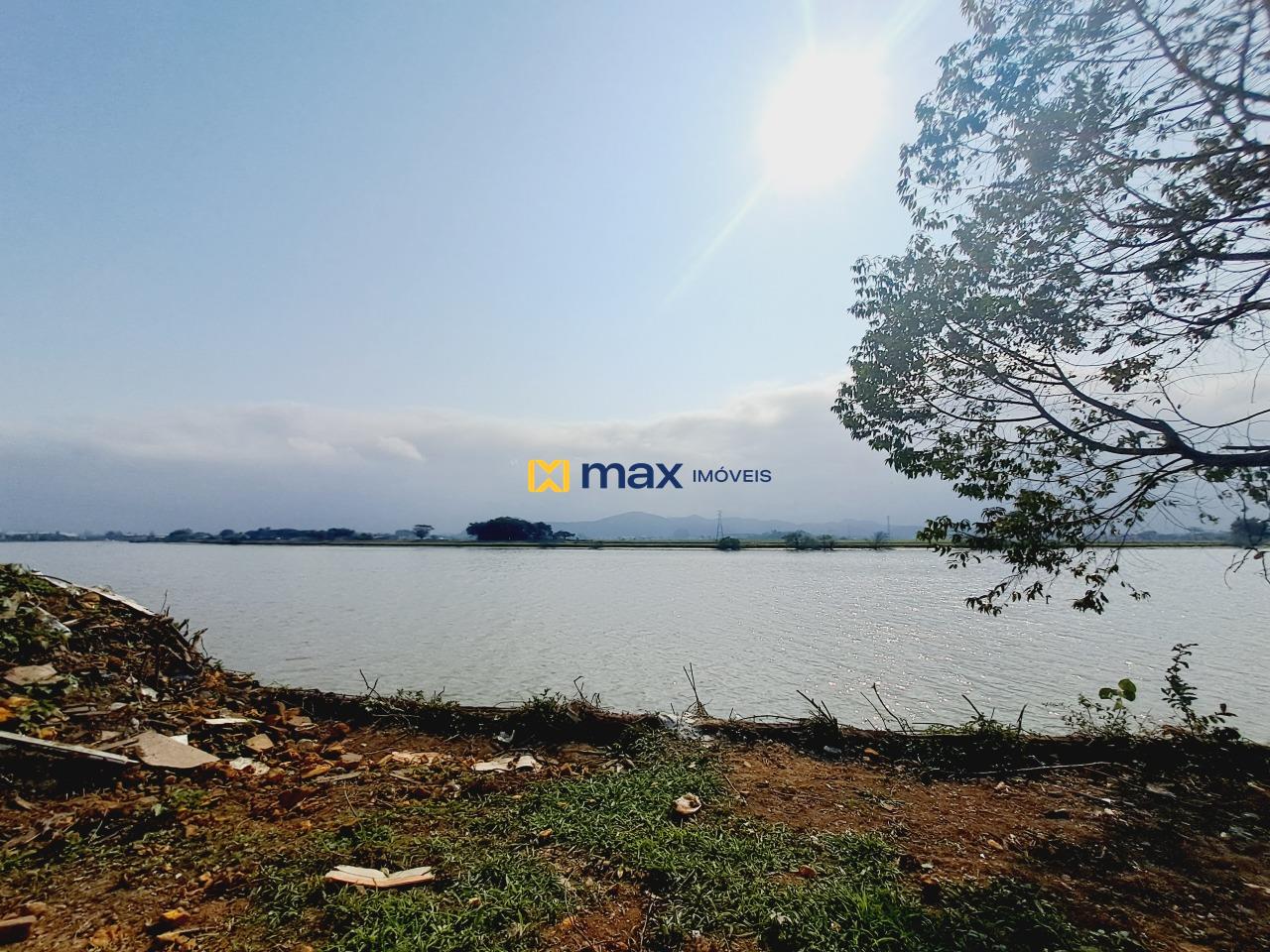 Terreno à venda no Salseiros: Fundos para o Ria Itajai Açu