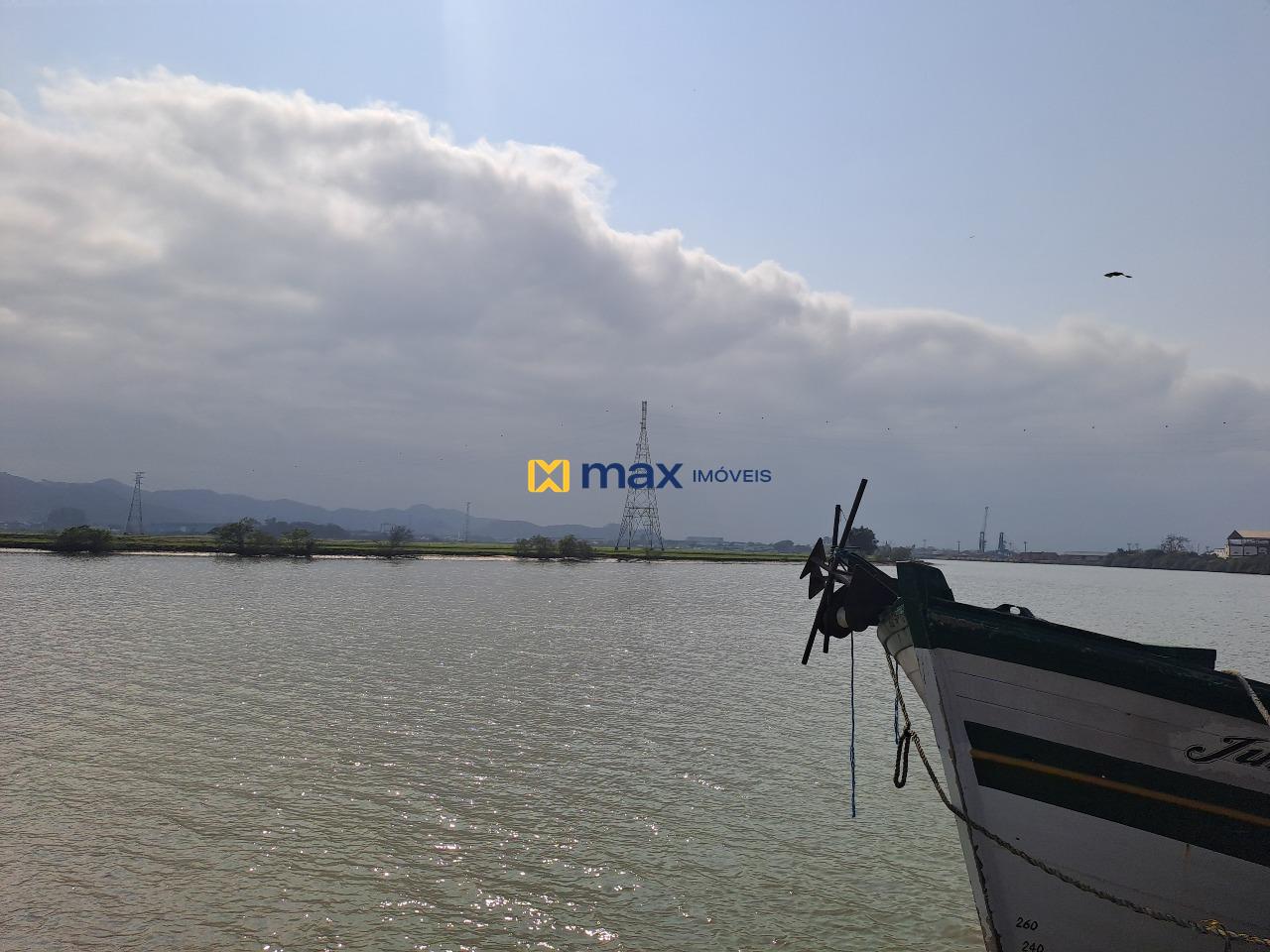 Terreno à venda no Salseiros: Fundos para o Ria Itajai Açu