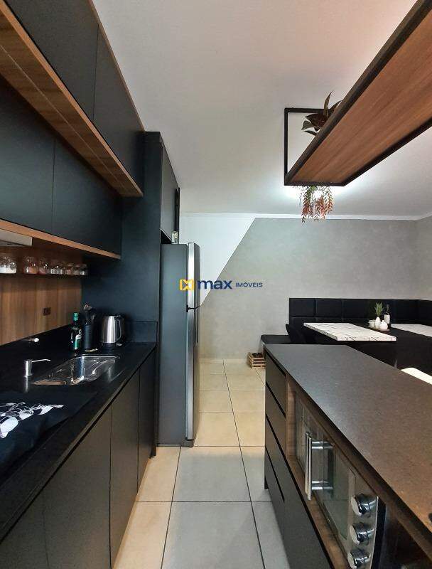 Apartamento à venda no Meia Praia: Cozinha e Lavanderia