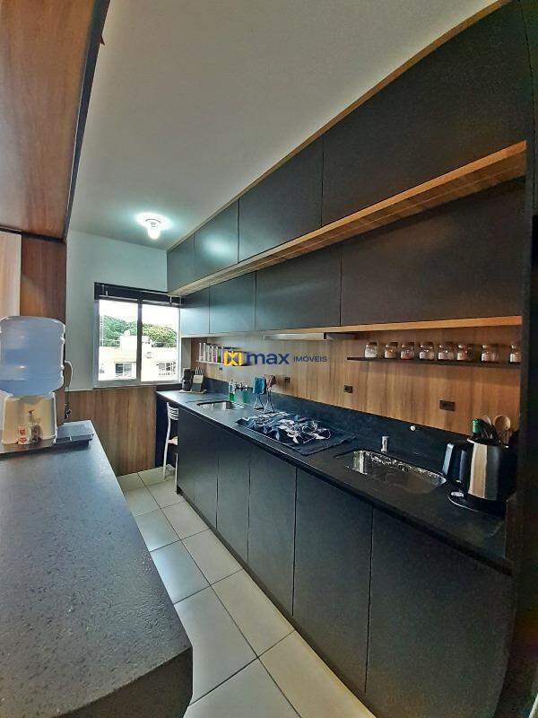 Apartamento à venda no Meia Praia: Cozinha e Lavanderia