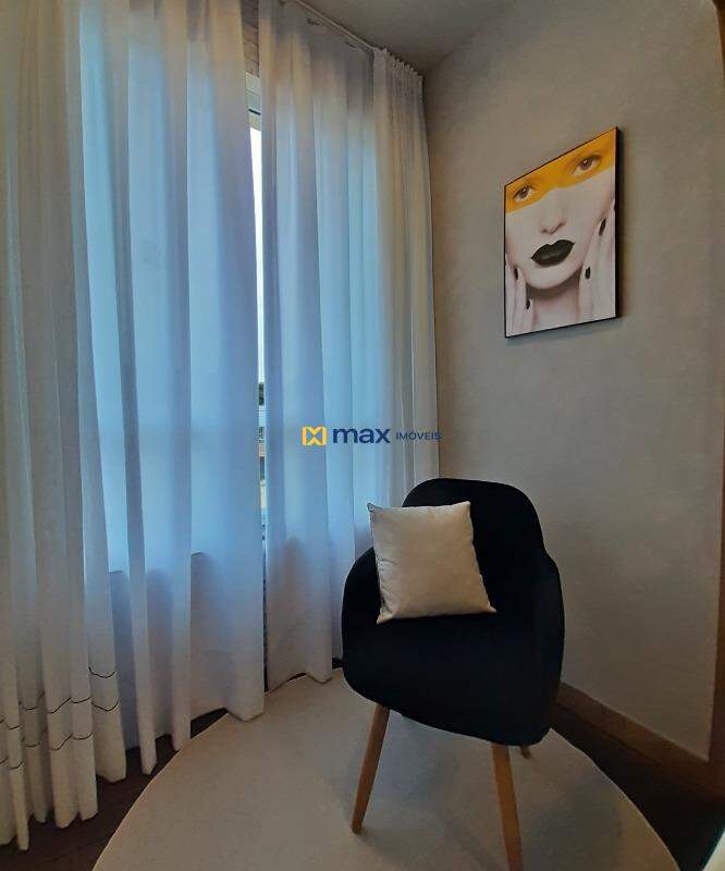 Apartamento à venda no Meia Praia: Sacada 