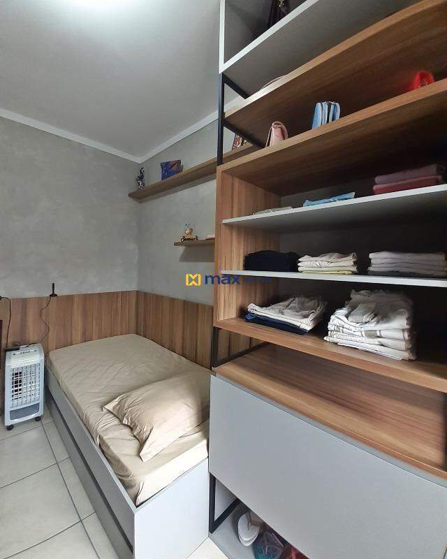 Apartamento à venda no Meia Praia: Quarto 2