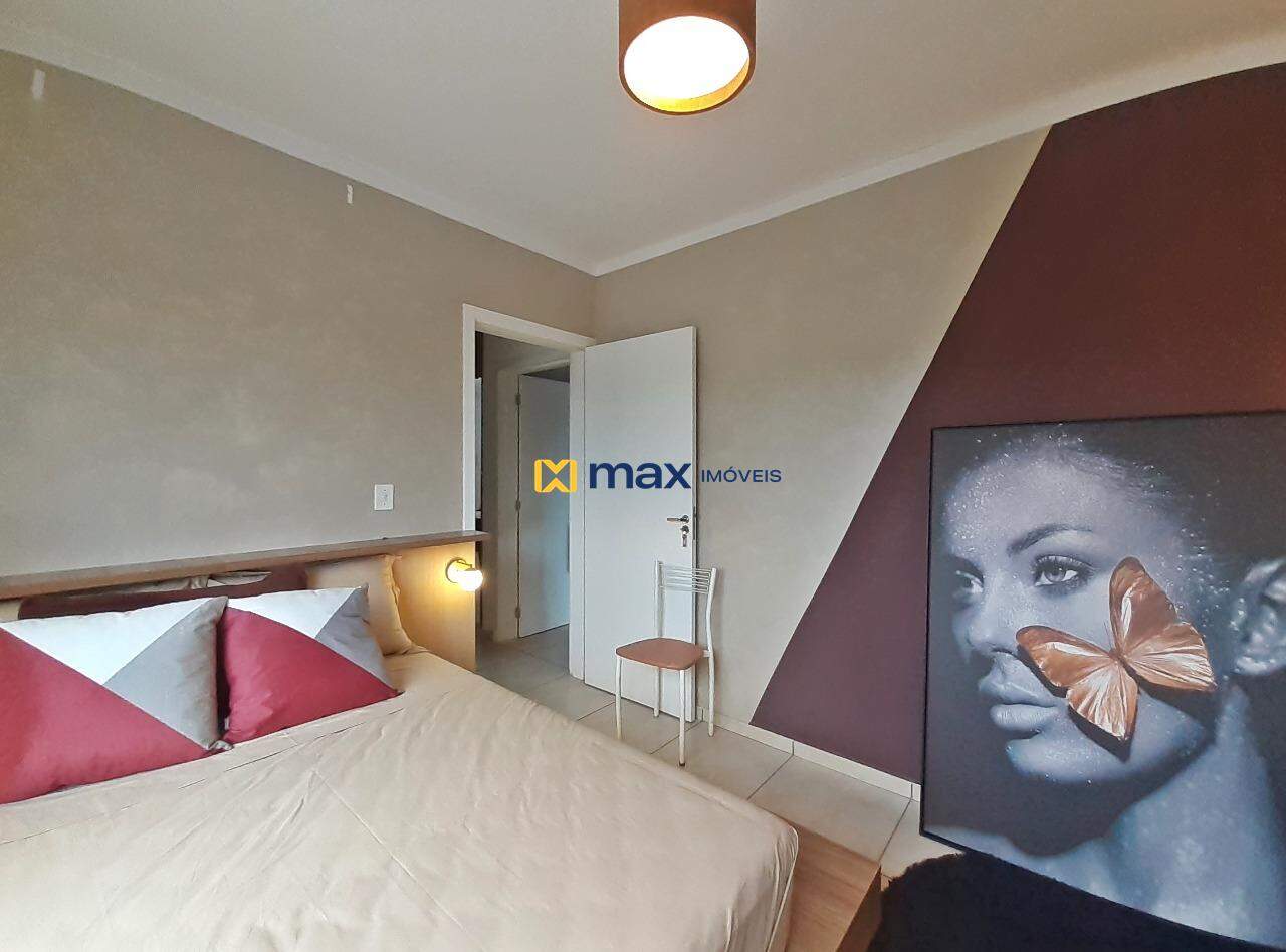 Apartamento à venda no Meia Praia: Quarto 1