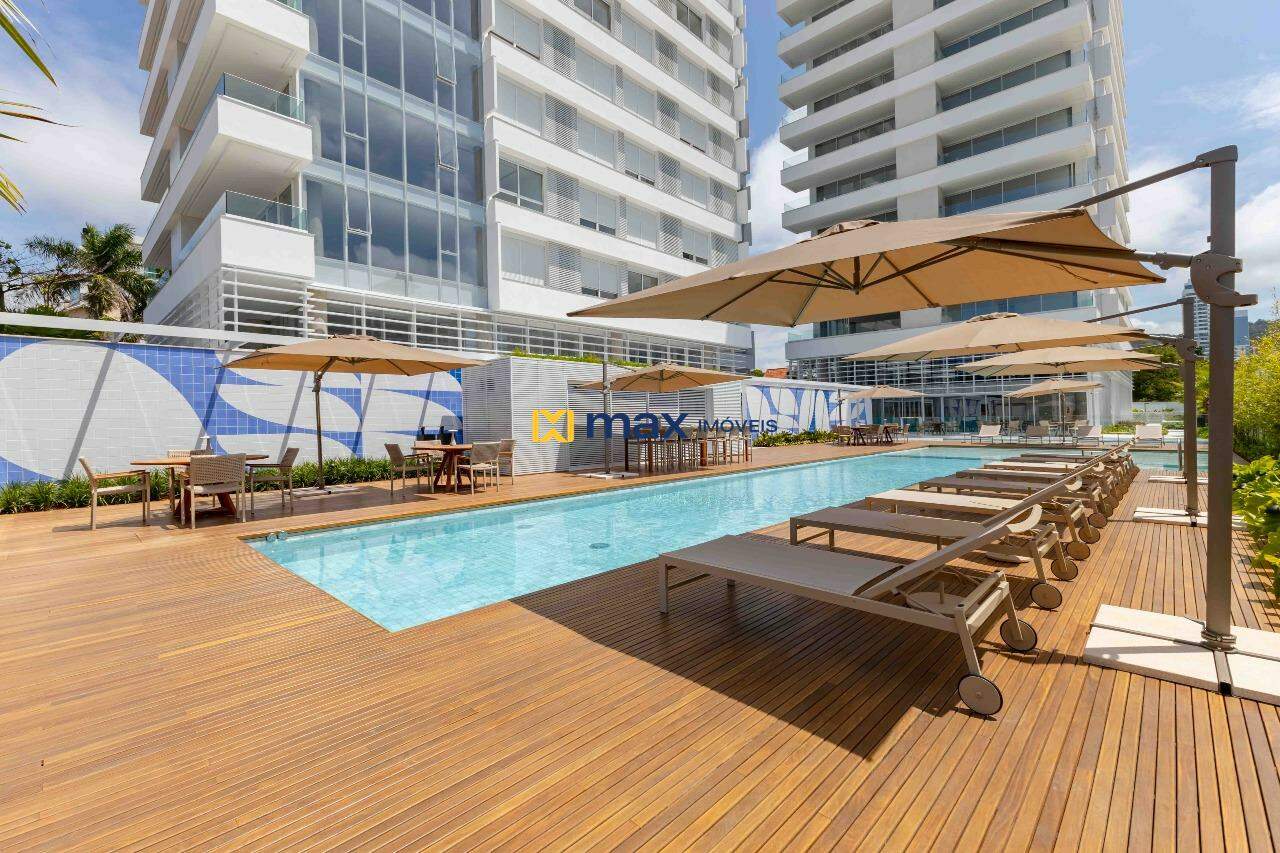 Apartamento à venda no Praia Brava: Piscina externa