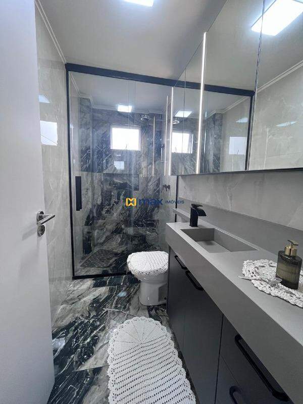 Apartamento à venda no Centro: Banheiro suíte 