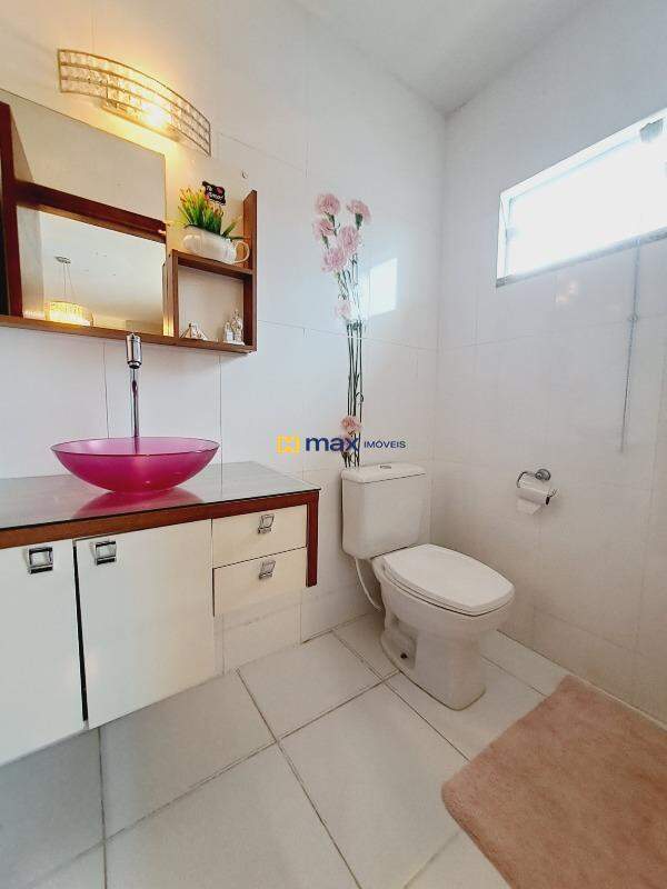 Casa à venda no Centro: Lavabo