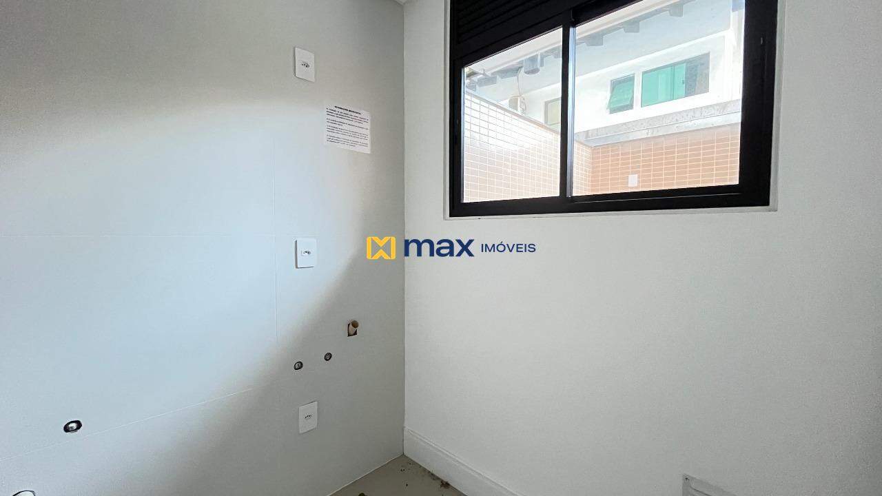 Apartamento à venda no Cabeçudas: Área de serviço