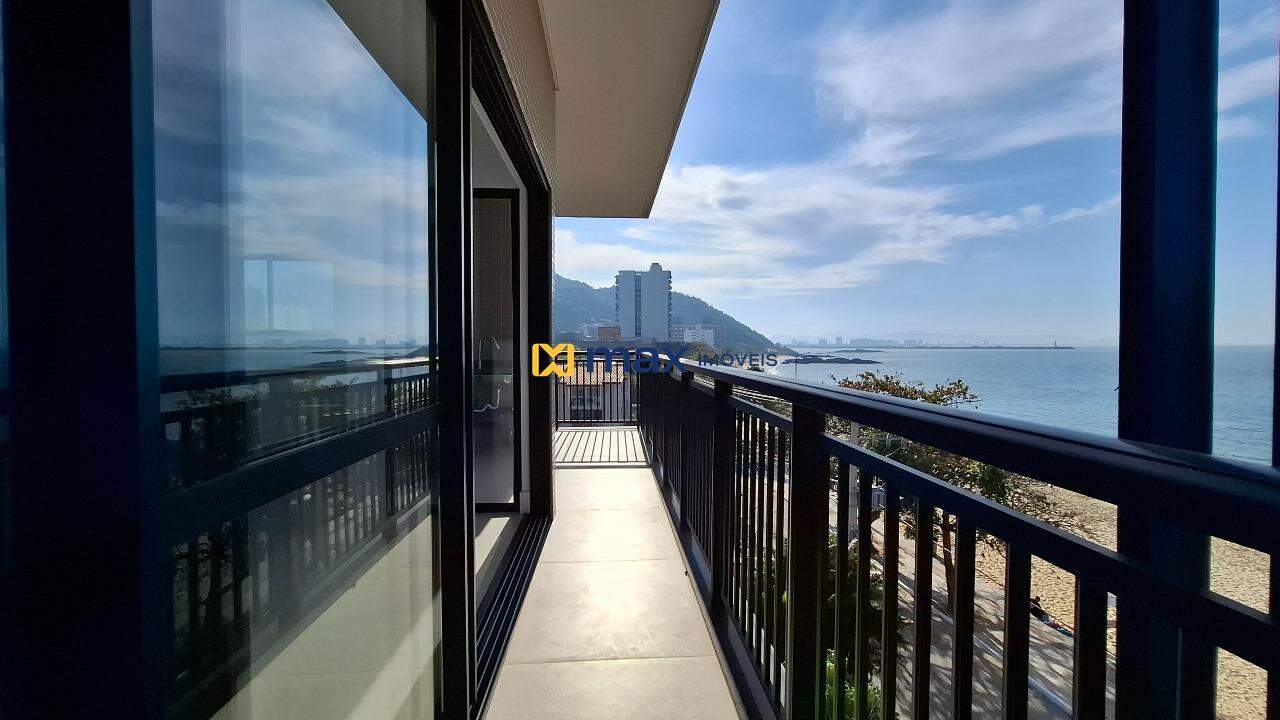 Apartamento à venda no Cabeçudas: Sacada com churrasqueira