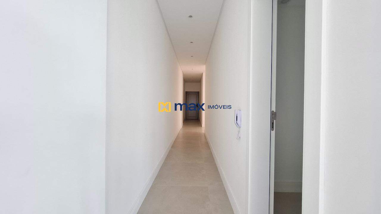 Apartamento à venda no Cabeçudas: Corredor