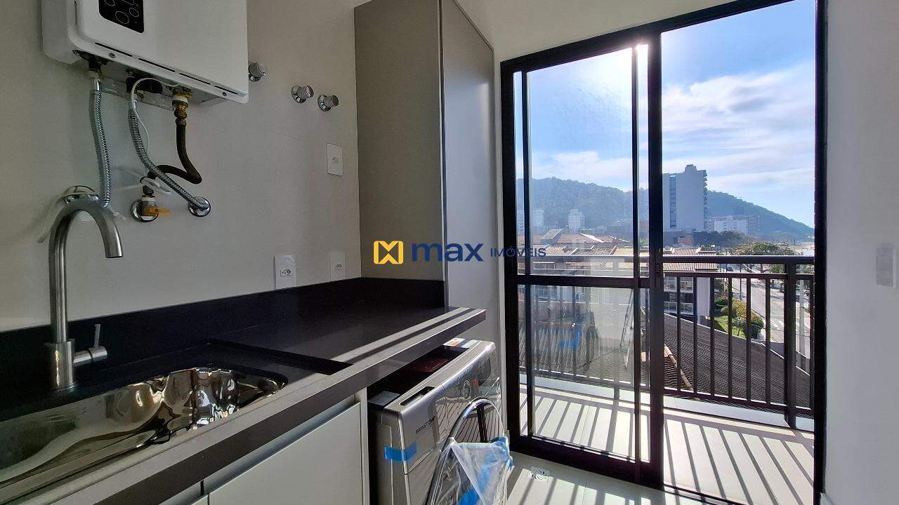 Apartamento à venda no Cabeçudas: Área de serviço