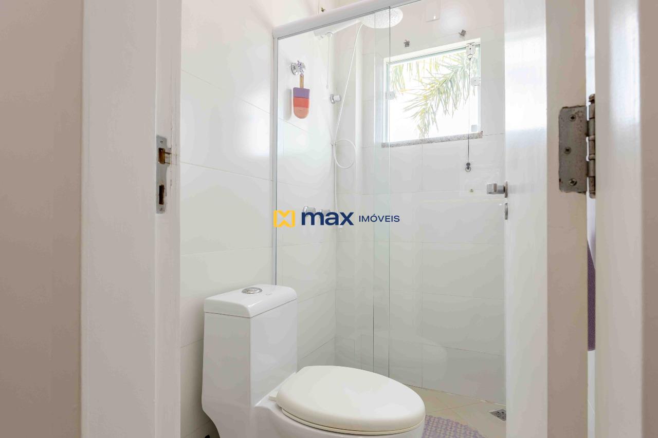 Casa à venda no Ressacada: Banheiro demi suíte