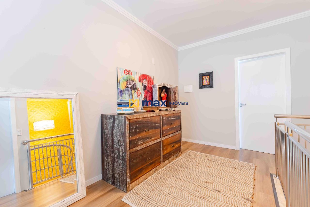 Casa à venda no Ressacada: Piso superior