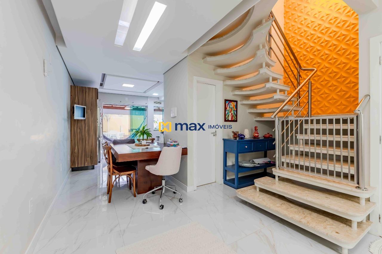 Casa à venda no Ressacada: Cozinha/Acesso ao piso superior