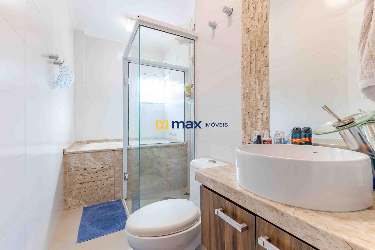 Casa à venda no Ressacada: Banheiro suíte master