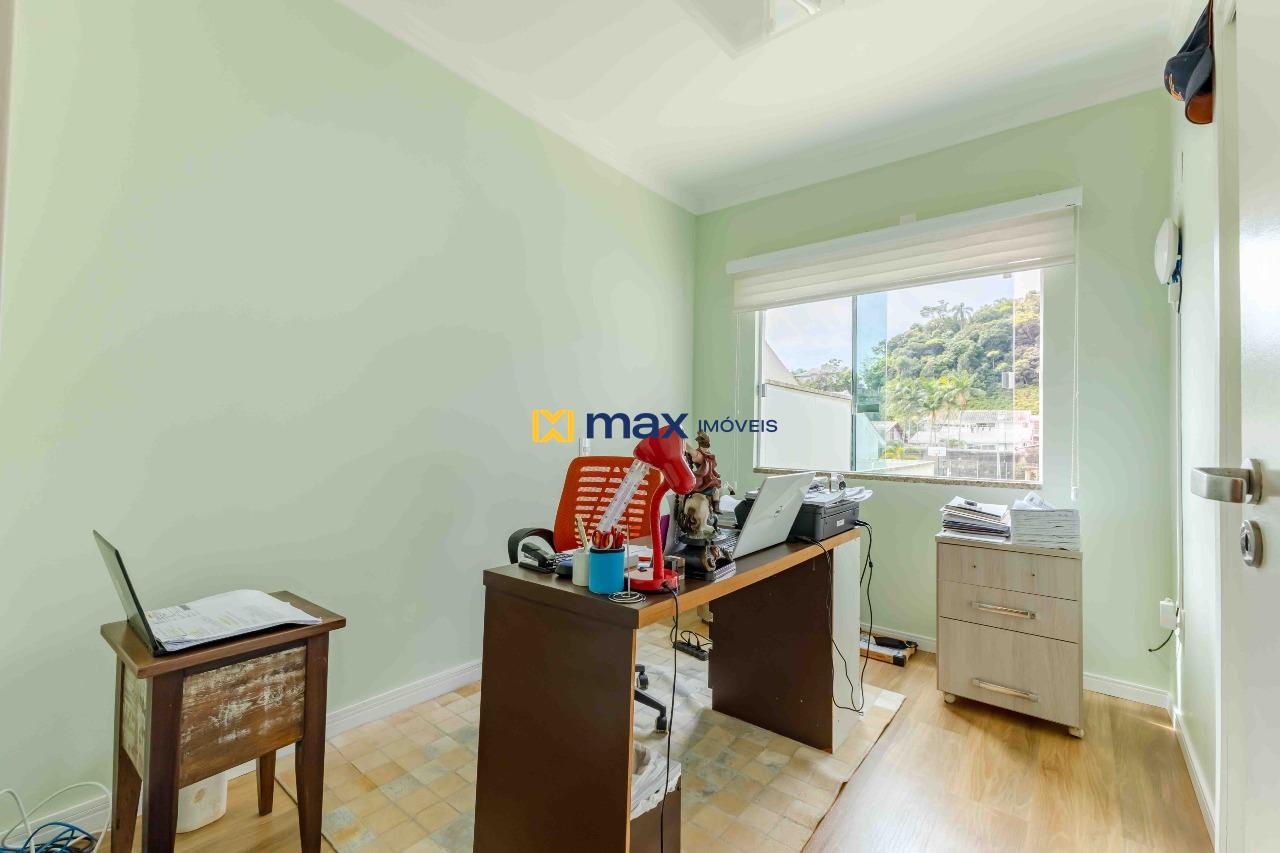 Casa à venda no Ressacada: Demi suíte