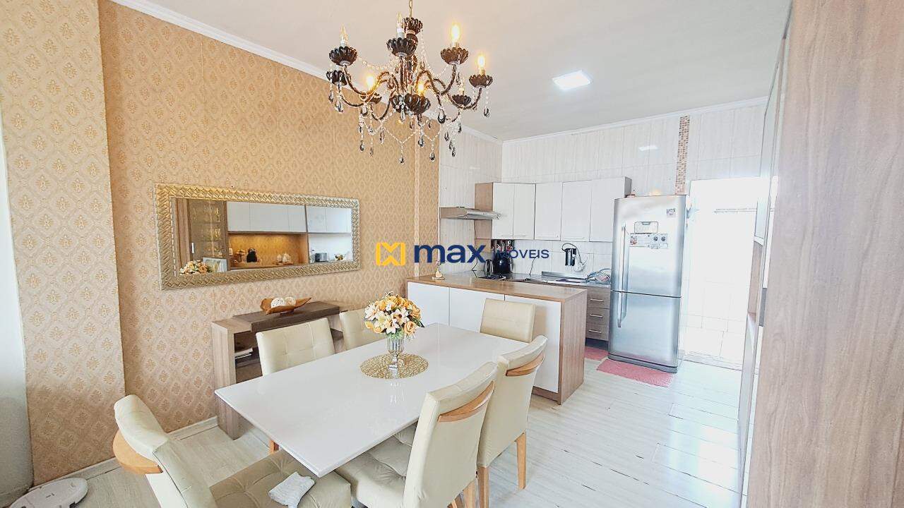 Casa à venda no São Vicente: Sala de estar e jantar