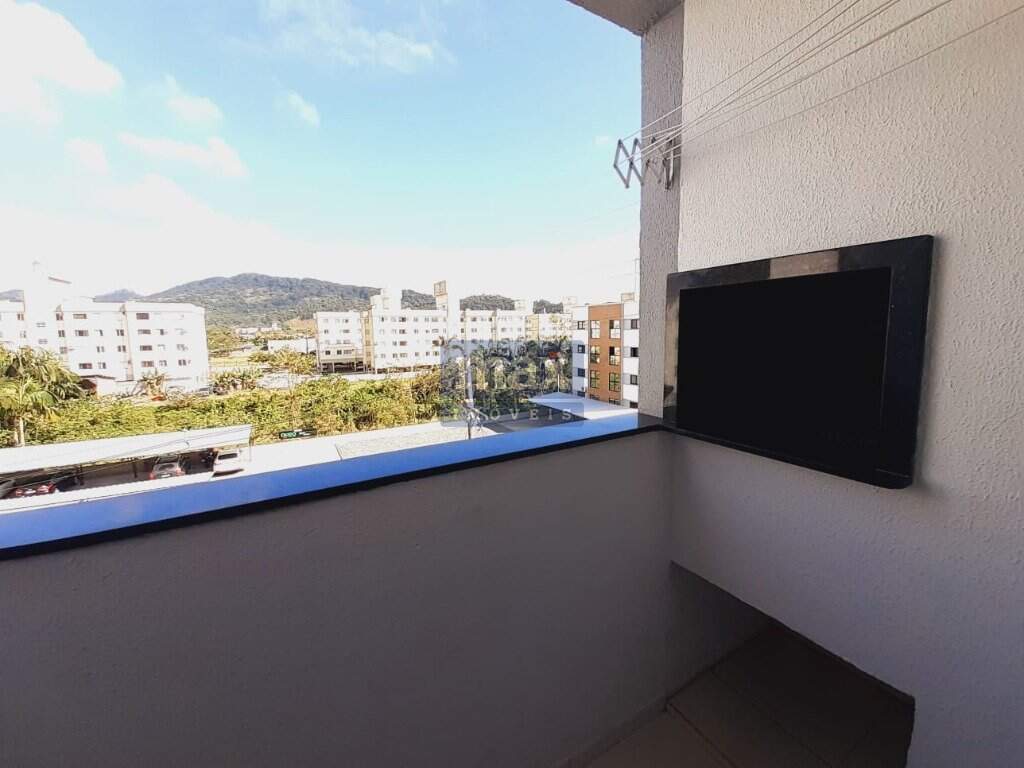 Apartamento à venda no Espinheiros: Sacada com churrasqueira