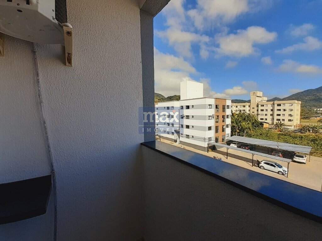 Apartamento à venda no Espinheiros: Sacada com churrasqueira