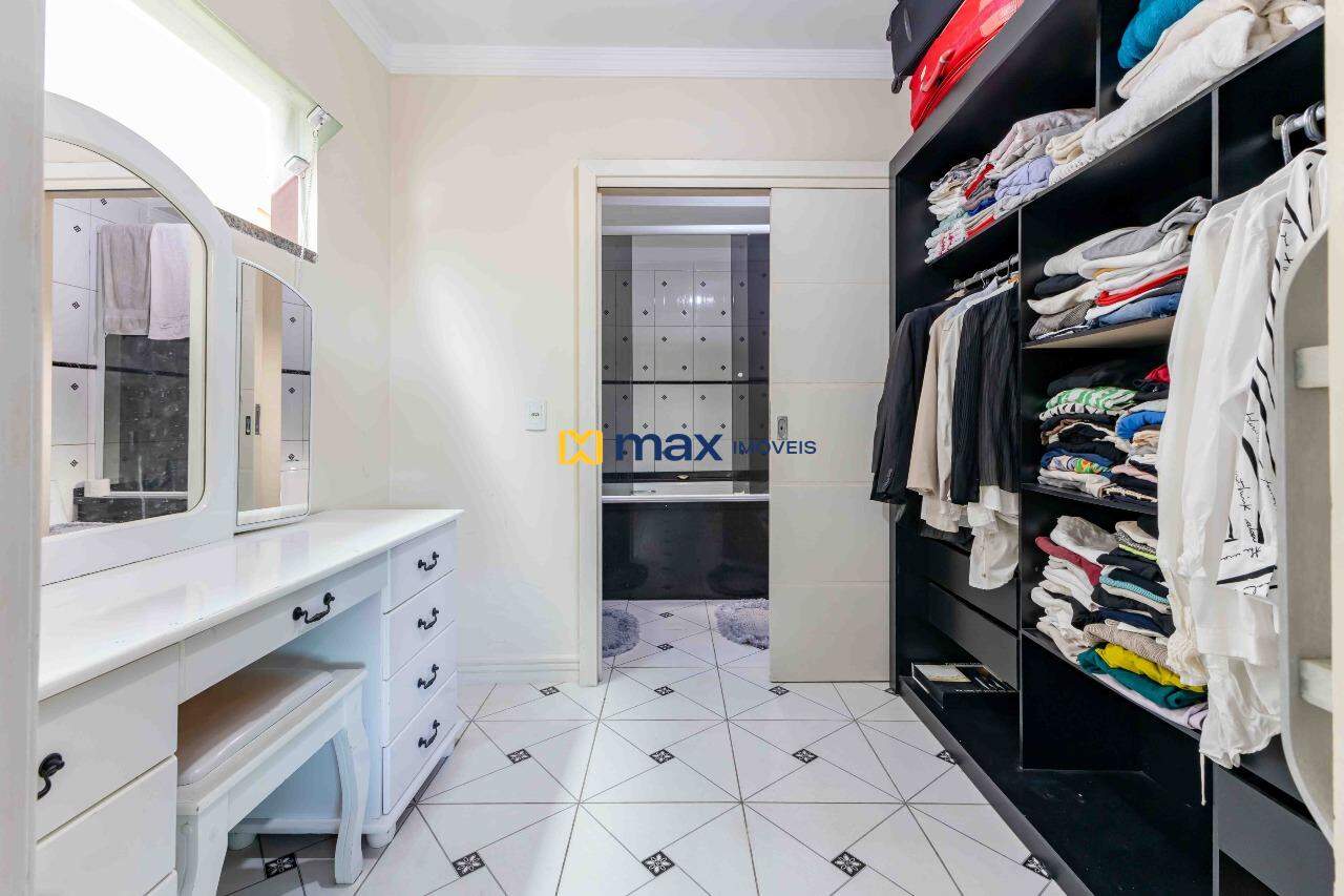 Casa à venda no São João: Banheiro suíte