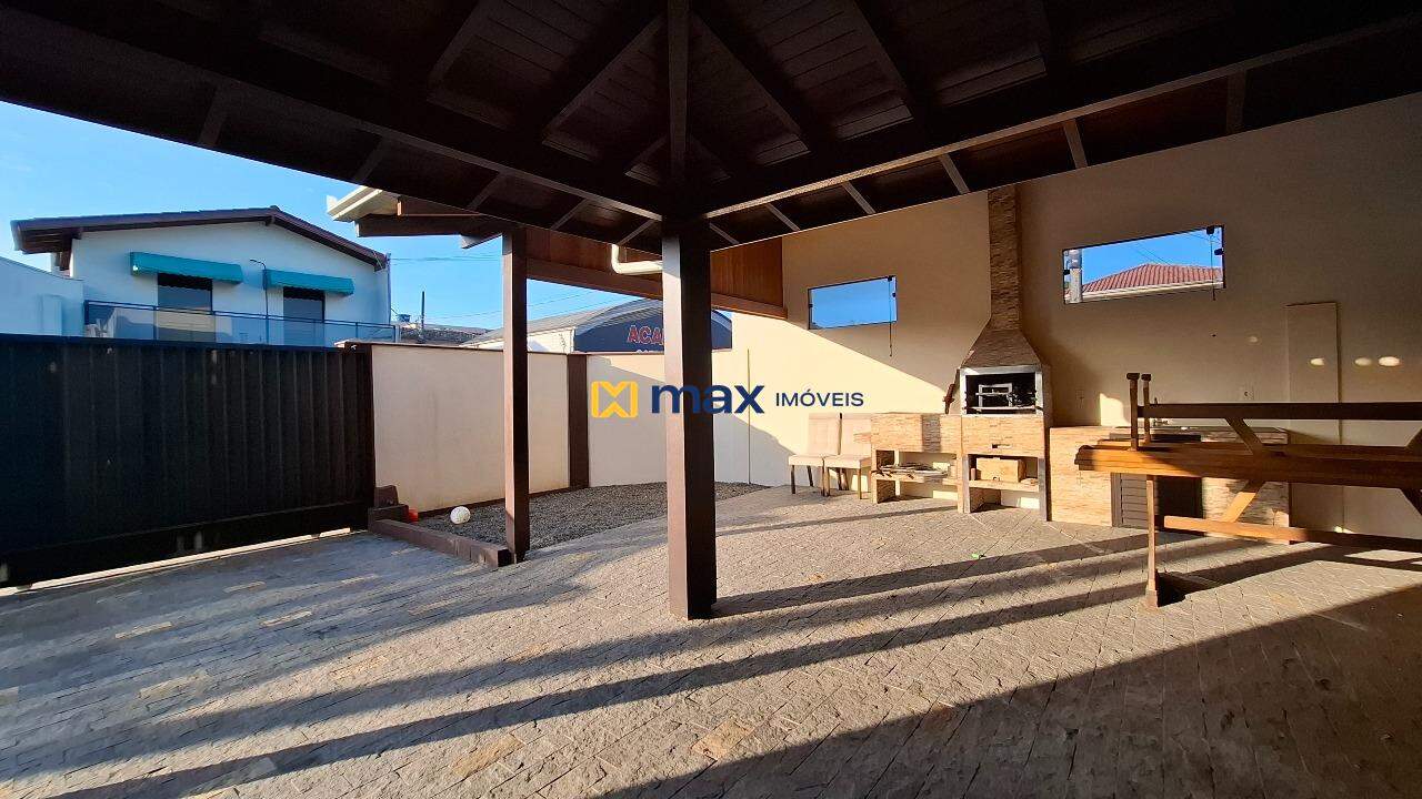 Casa à venda no Cordeiros: Área externa