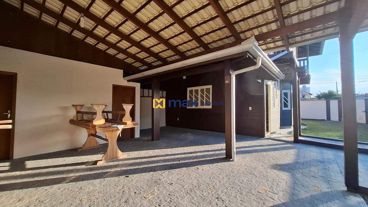 Casa à venda no Cordeiros: Área externa