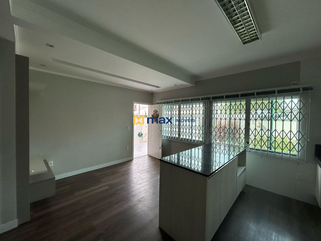 Casa à venda no Centro: Sala e Cozinha 