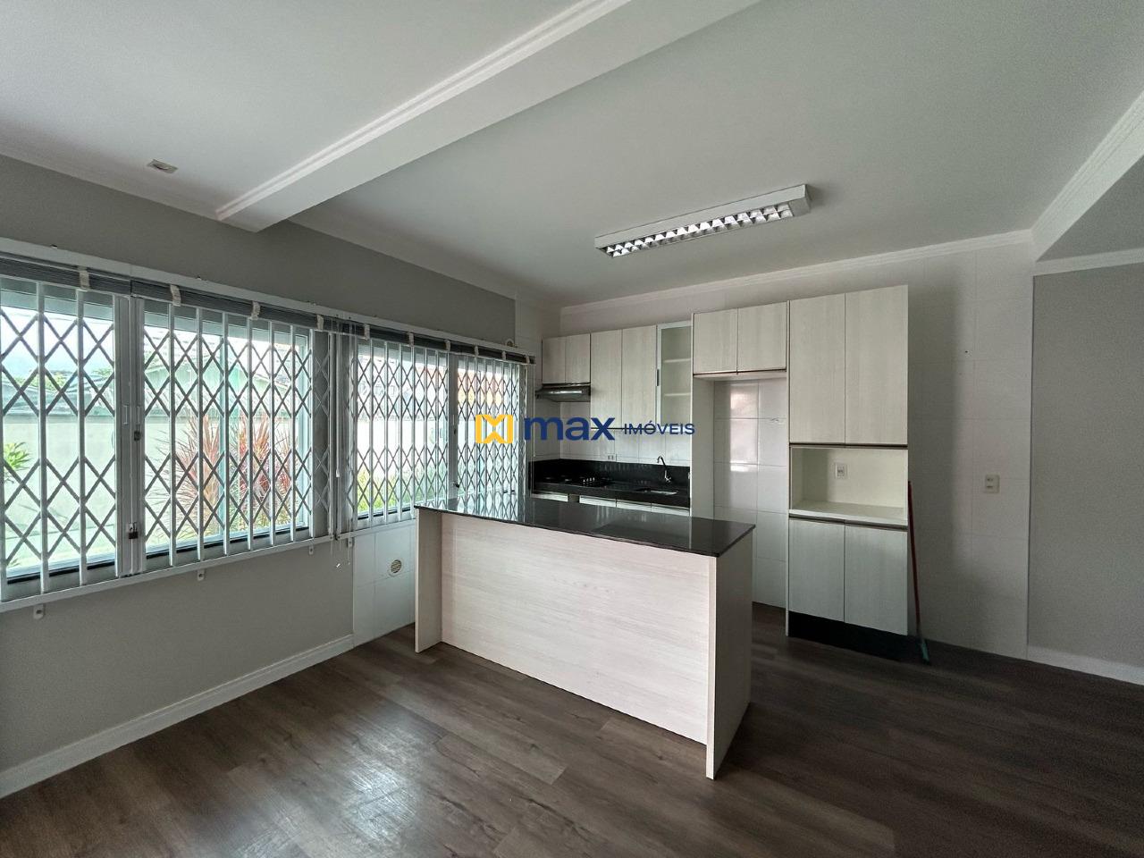 Casa à venda no Centro: Sala e Cozinha