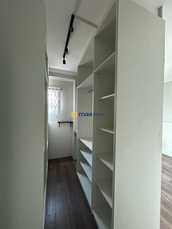 Casa à venda no Centro: Closet Suíte