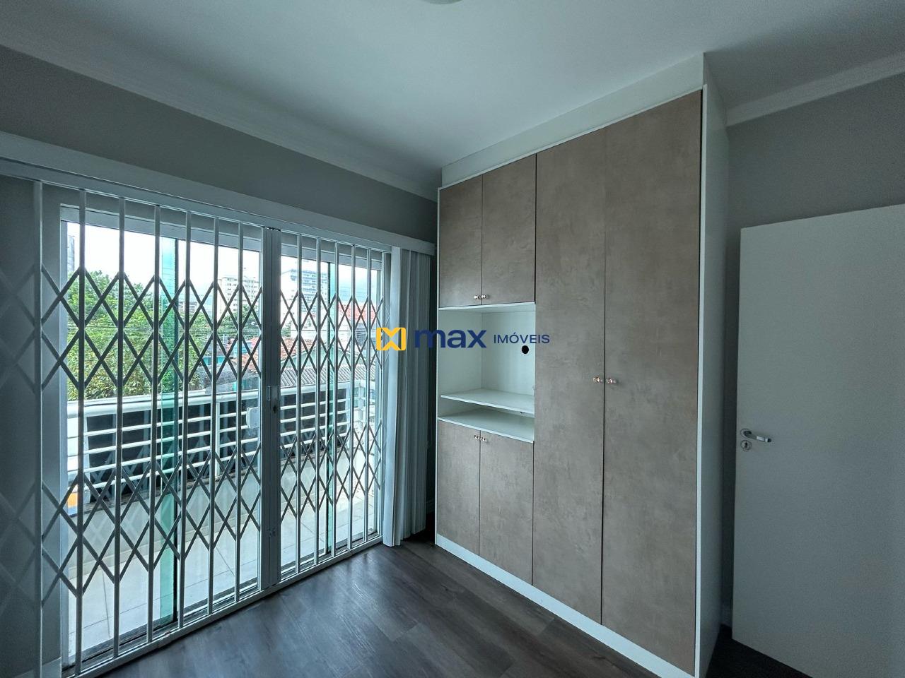 Casa à venda no Centro: Quarto 2 com Sacada