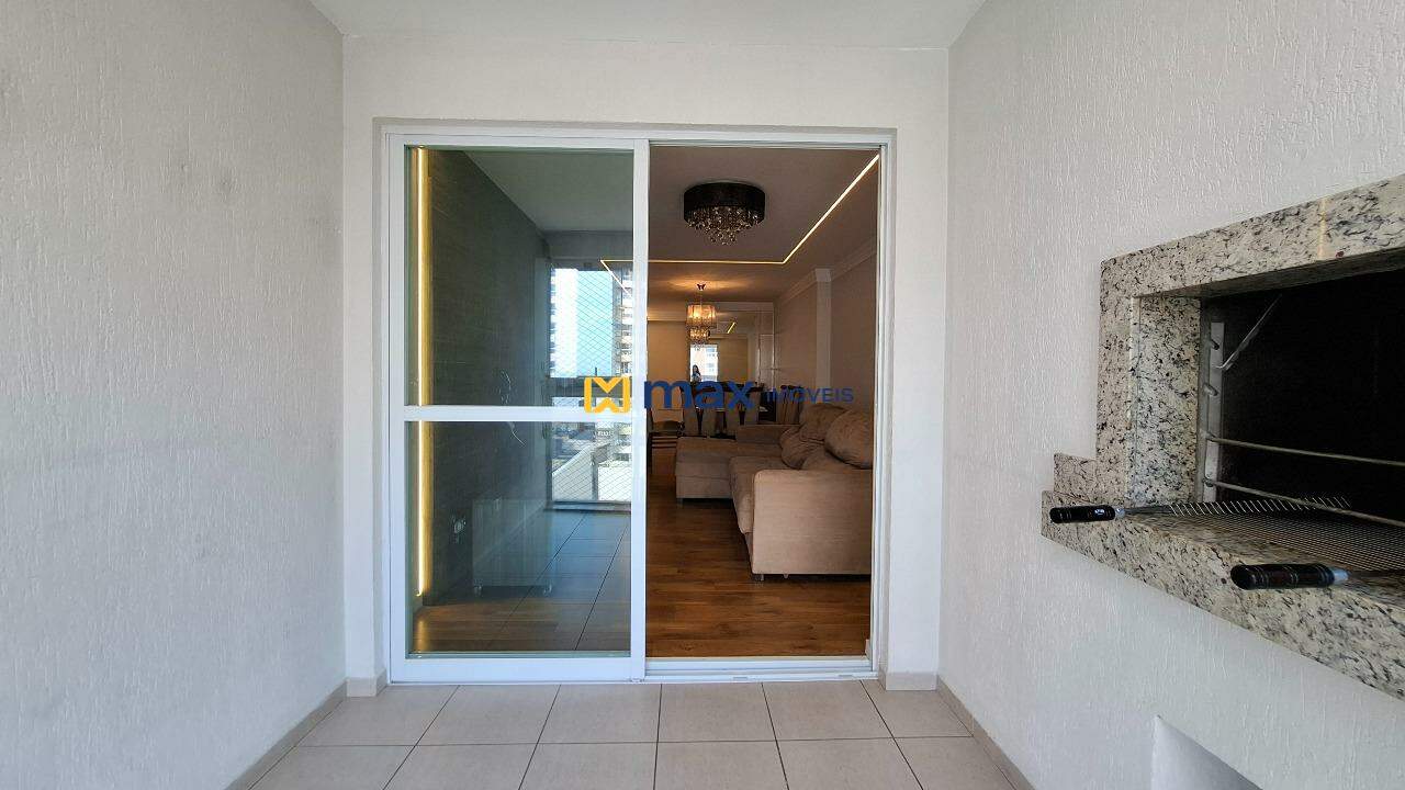 Apartamento à venda no Centro: Sacada com churrasqueira