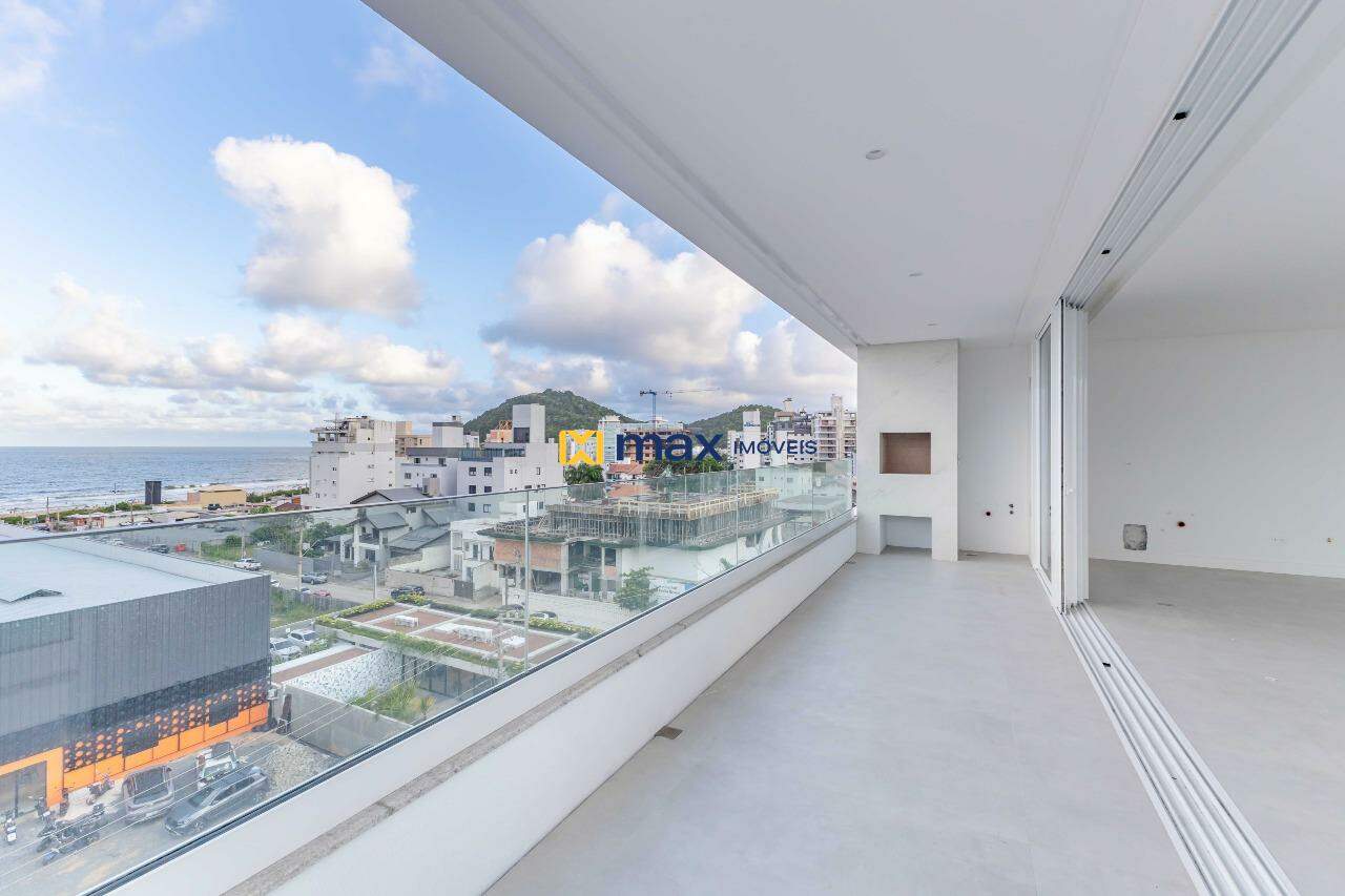 Apartamento à venda no Praia Brava: Sacada com churrasqueira