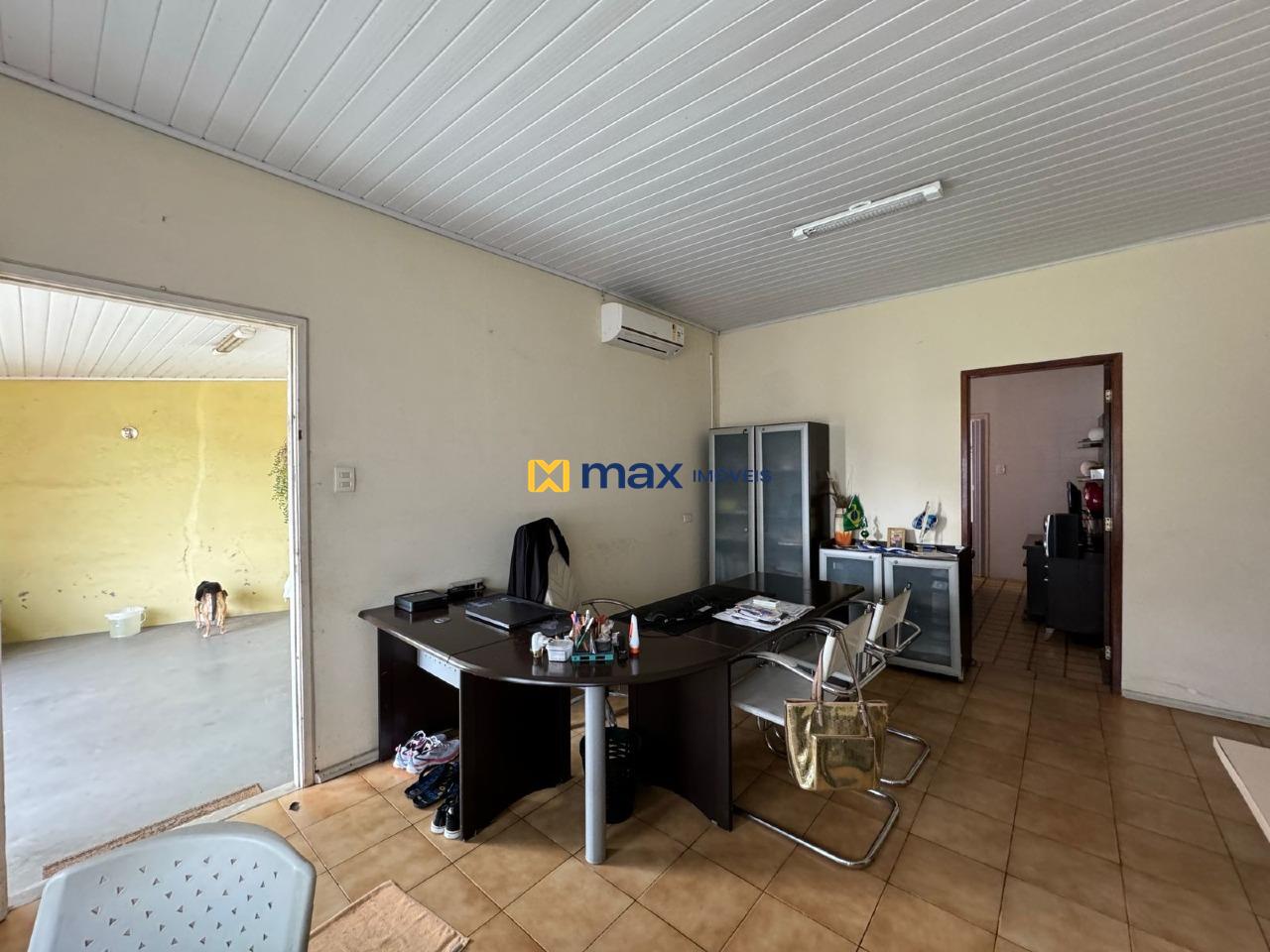 Casa à venda no Centro: 