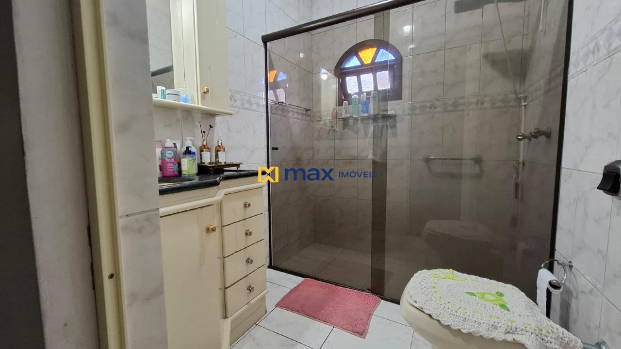 Casa à venda no São João: Banheiro suíte