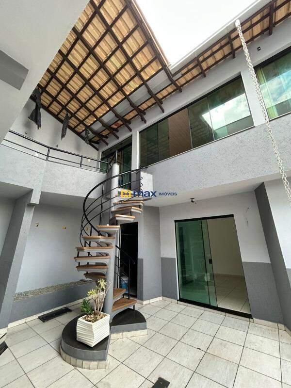 Casa à venda no Centro: