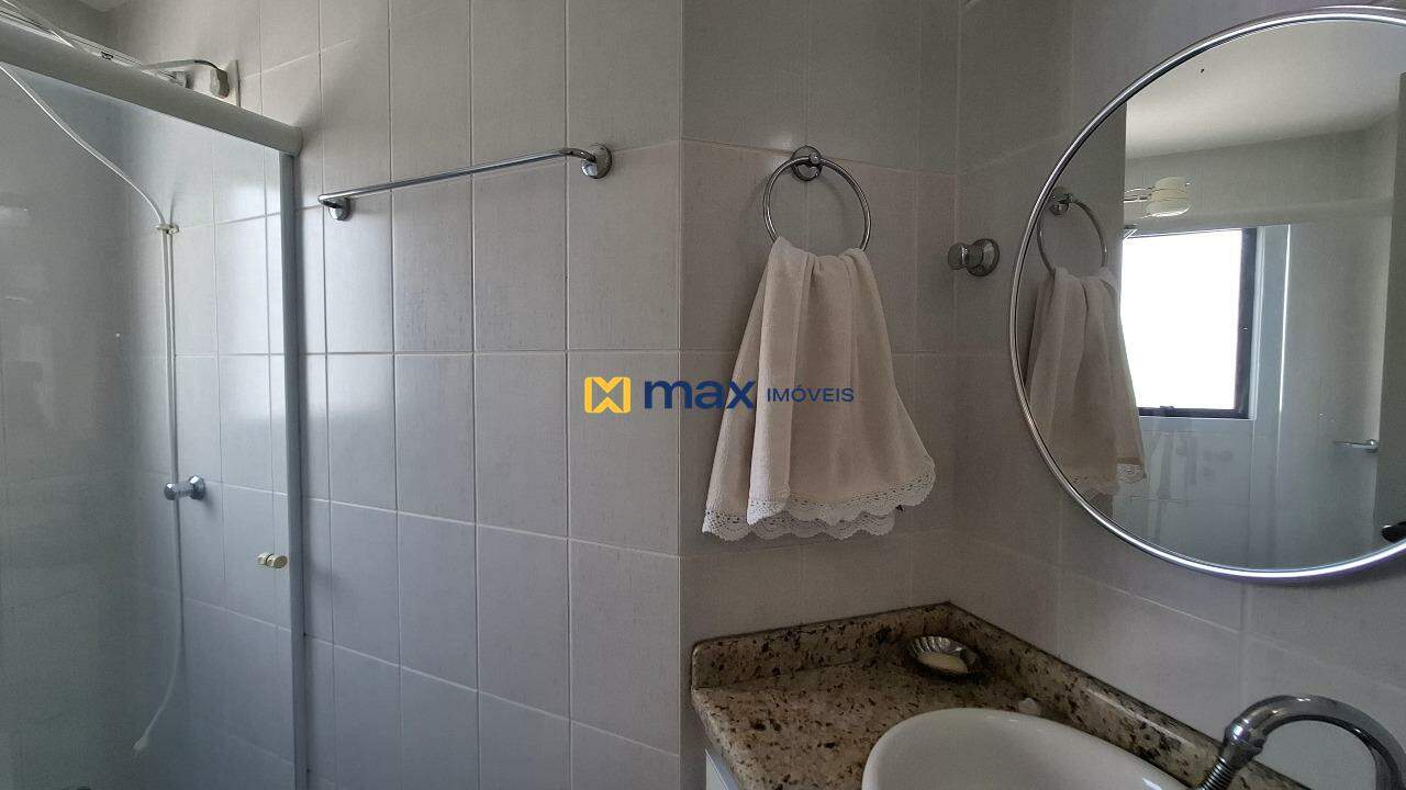 Apartamento à venda no Fazenda: Banheiro de serviço