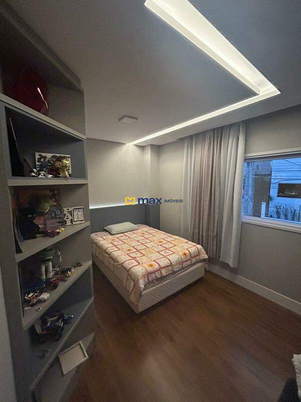 Casa à venda no Centro: