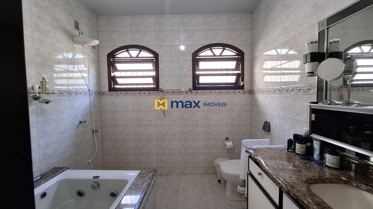 Casa à venda no Ressacada: Banheiro suíte 3