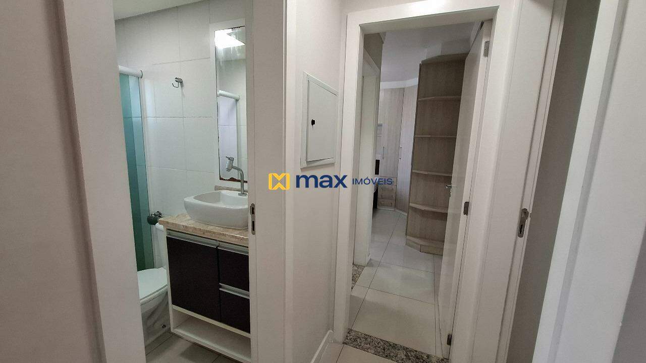 Apartamento para aluguel no Barra do Rio: Hall dos Quartos