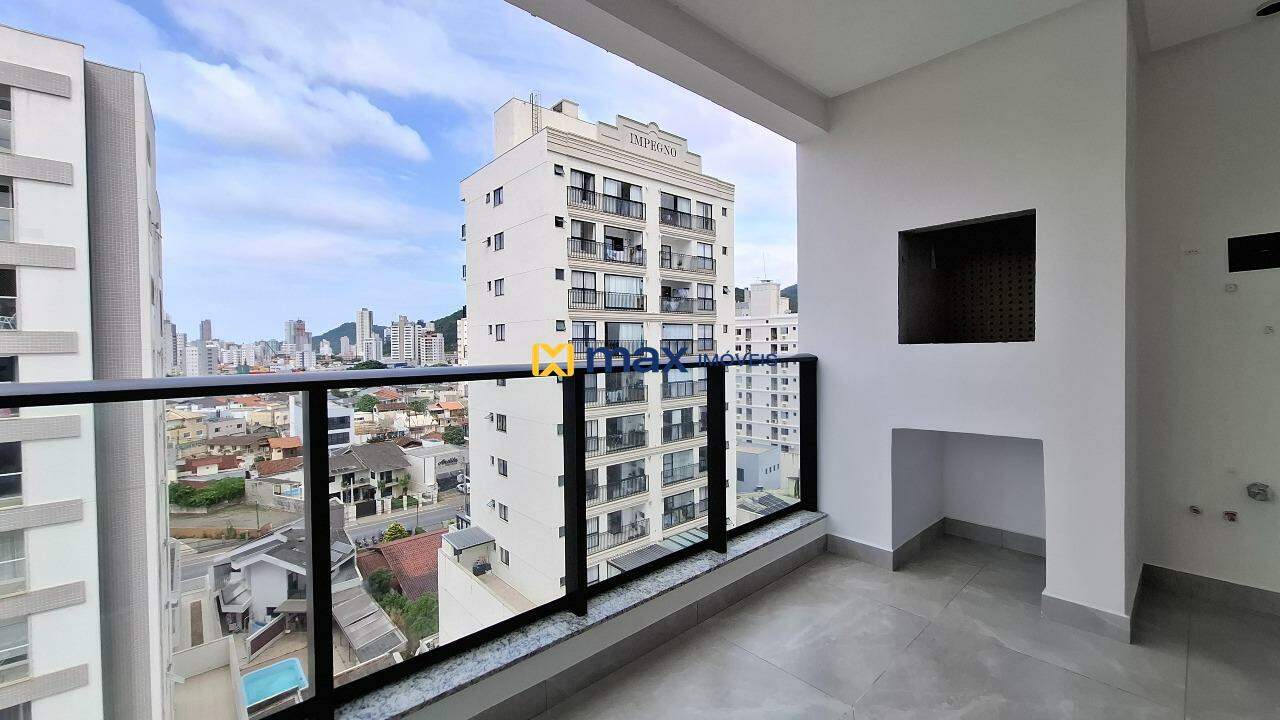 Apartamento à venda no Vila Operária: Sacada com churrasqueira