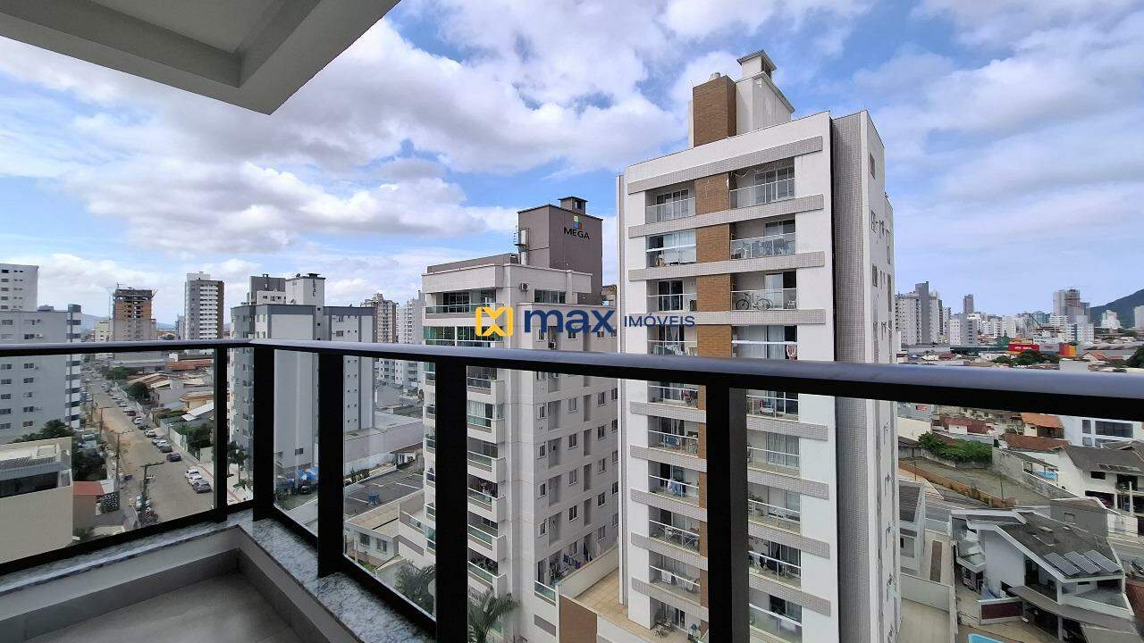 Apartamento à venda no Vila Operária: Sacada com churrasqueira